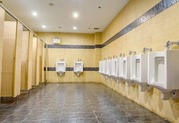 Falta de sanitários públicos na cidade de Maputo