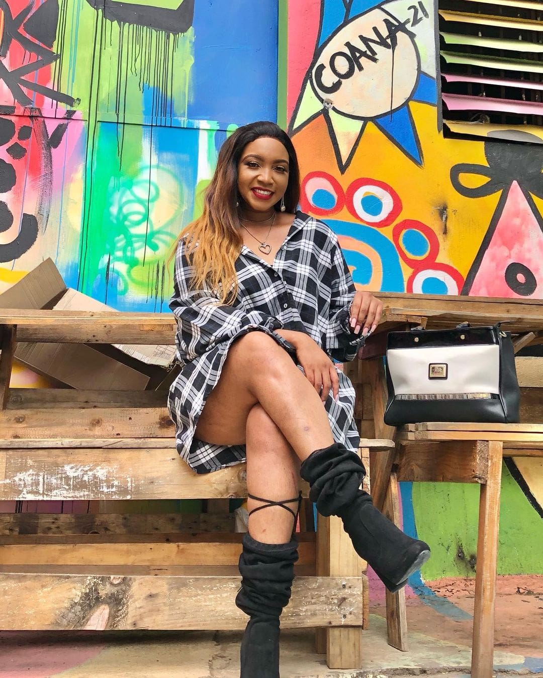 Bibas é operada de emergência e internada