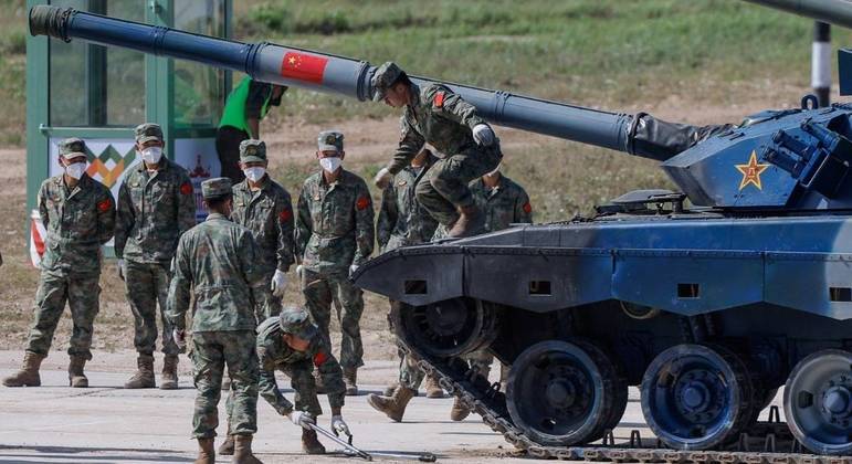China enviará tropas à Rússia para exercícios militares em 'colaboração estratégica'