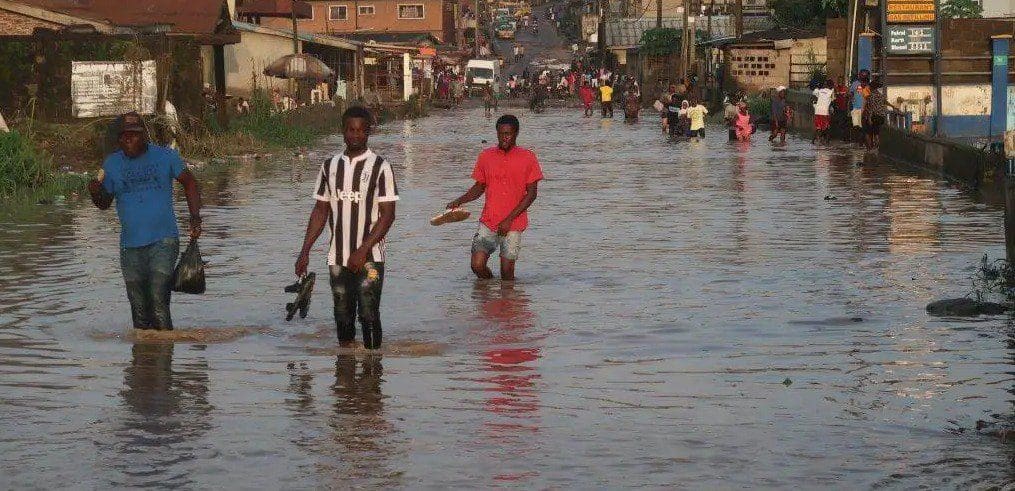 Inundações na Nigéria aumentam o número de mortos e casas ficam submersas