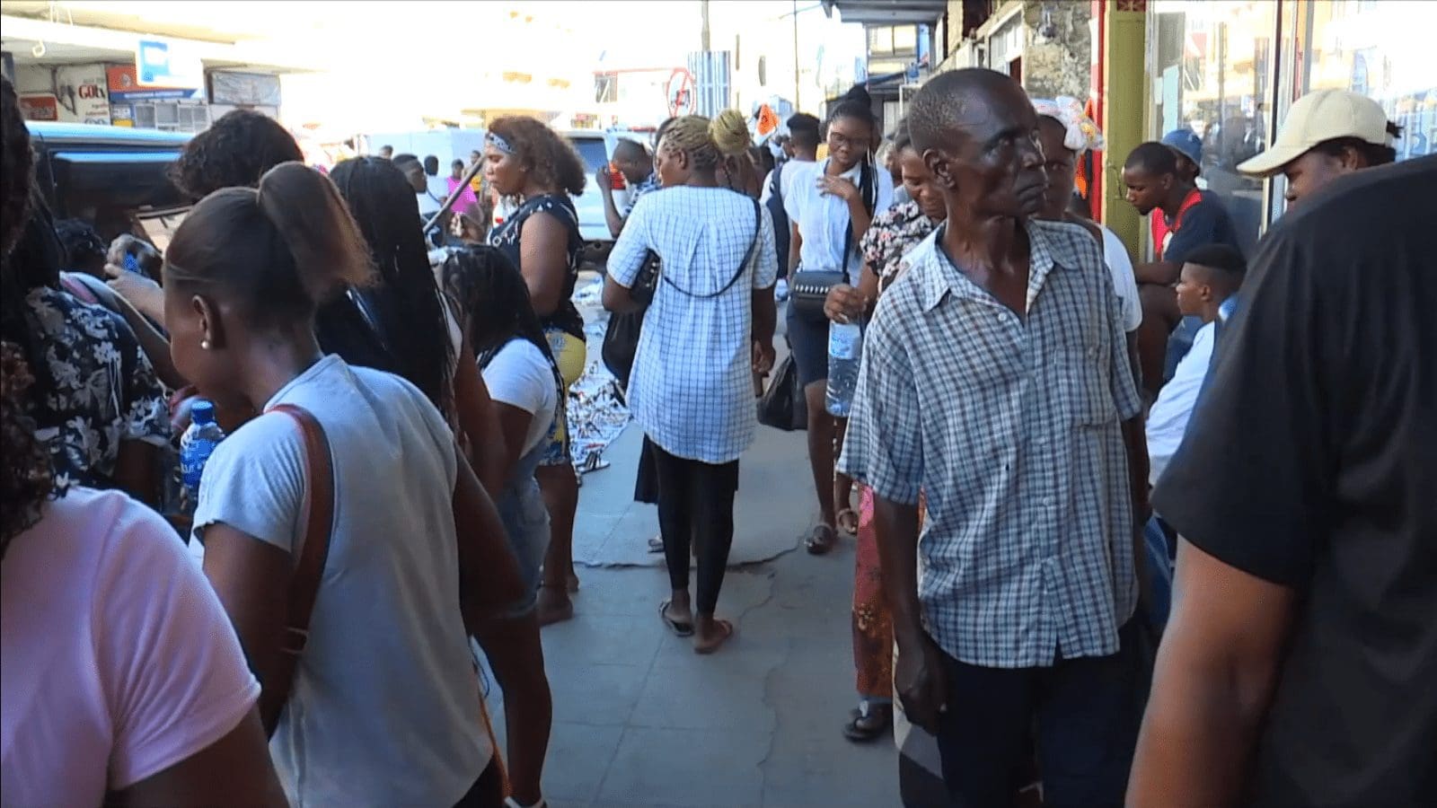 Munícipes na cidade de Maputo começam a preparar a quadra festiva