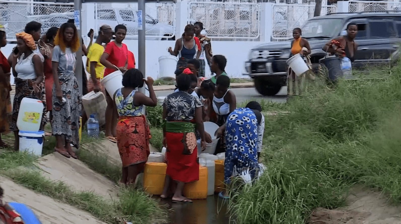 Moradores da Cidade e Província de Maputo desesperados pela falta de água nas torneiras