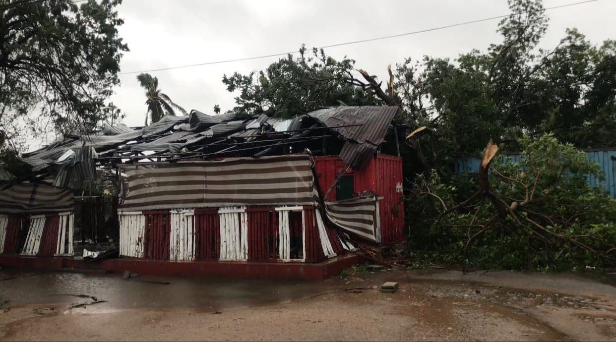 Bandidos em quelimane aproveitam-se do ciclone ”freddy” para pilhar estabelecimentos comerciais
