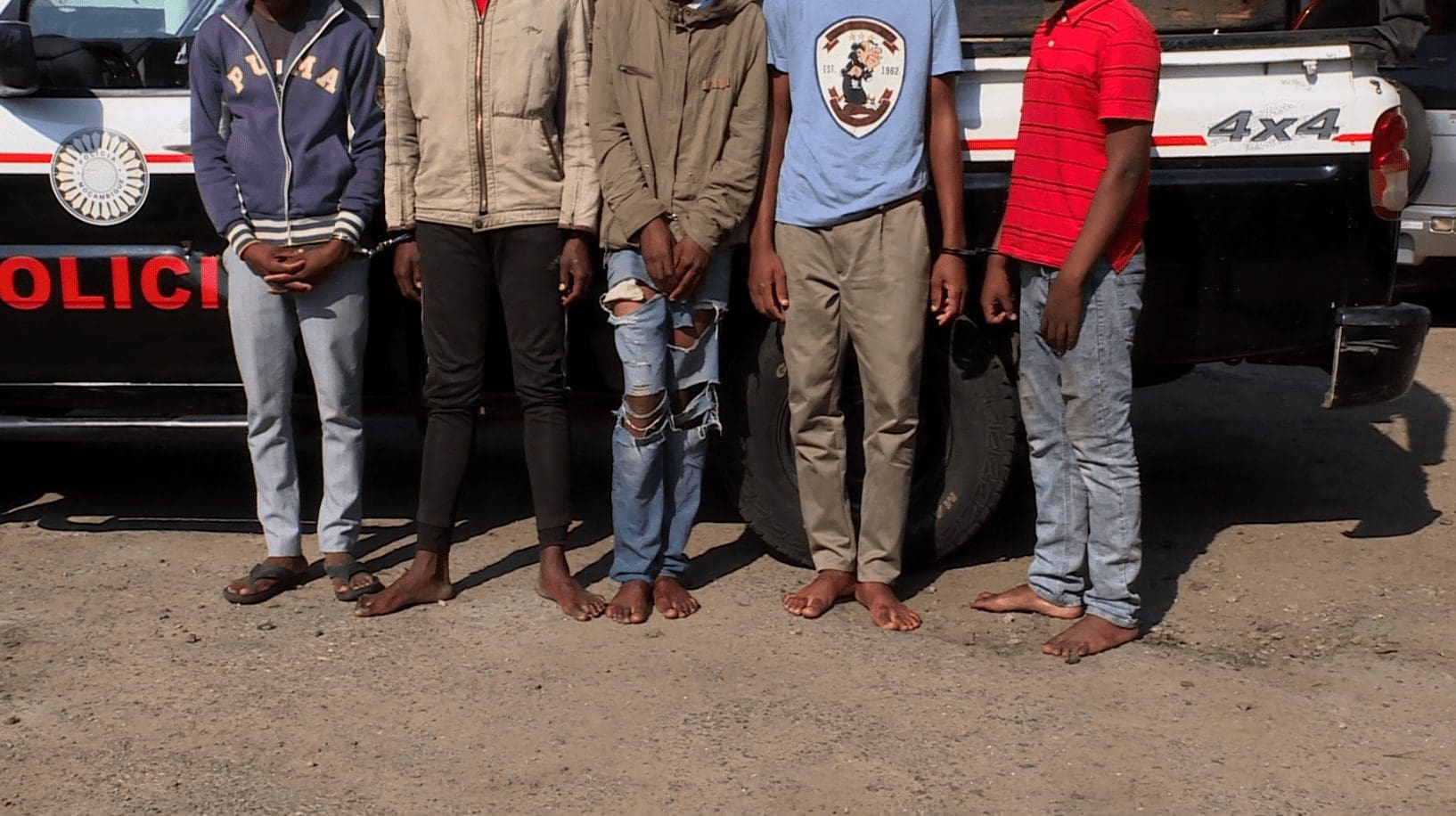 Jovens assaltam e matam à facada agente da polícia em Maputo