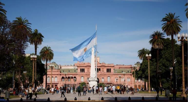 argentina-358-milhoes-de-eleitores-vao-as-urnas-escolher-entre-milei-e-massa-para-presidente