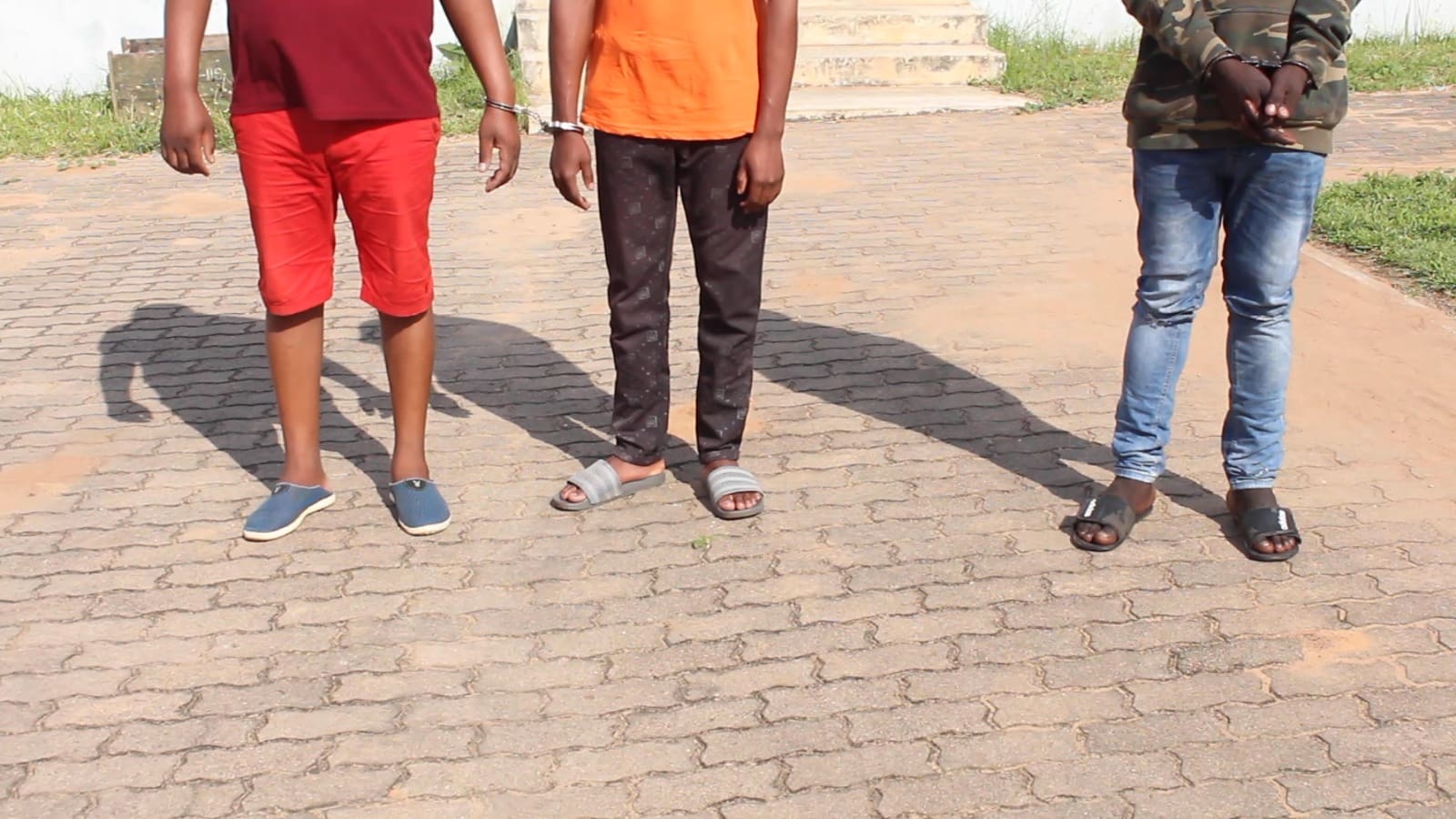 Detidos três cidadãos acusados de roubo e vandalização de viaturas em Maputo e Gaza