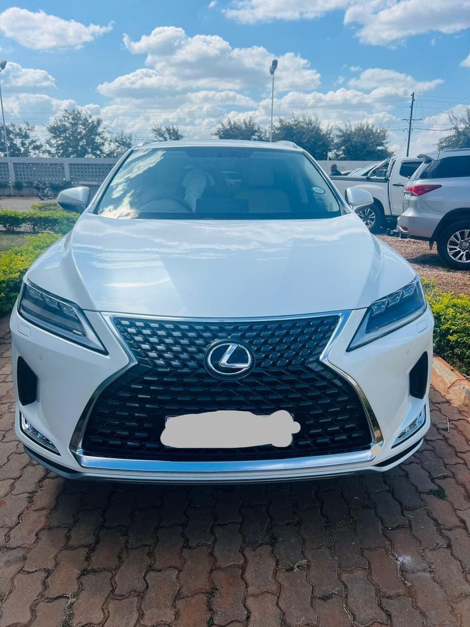 Carros e imóveis de luxo apreendidos por branquiamento de capitais