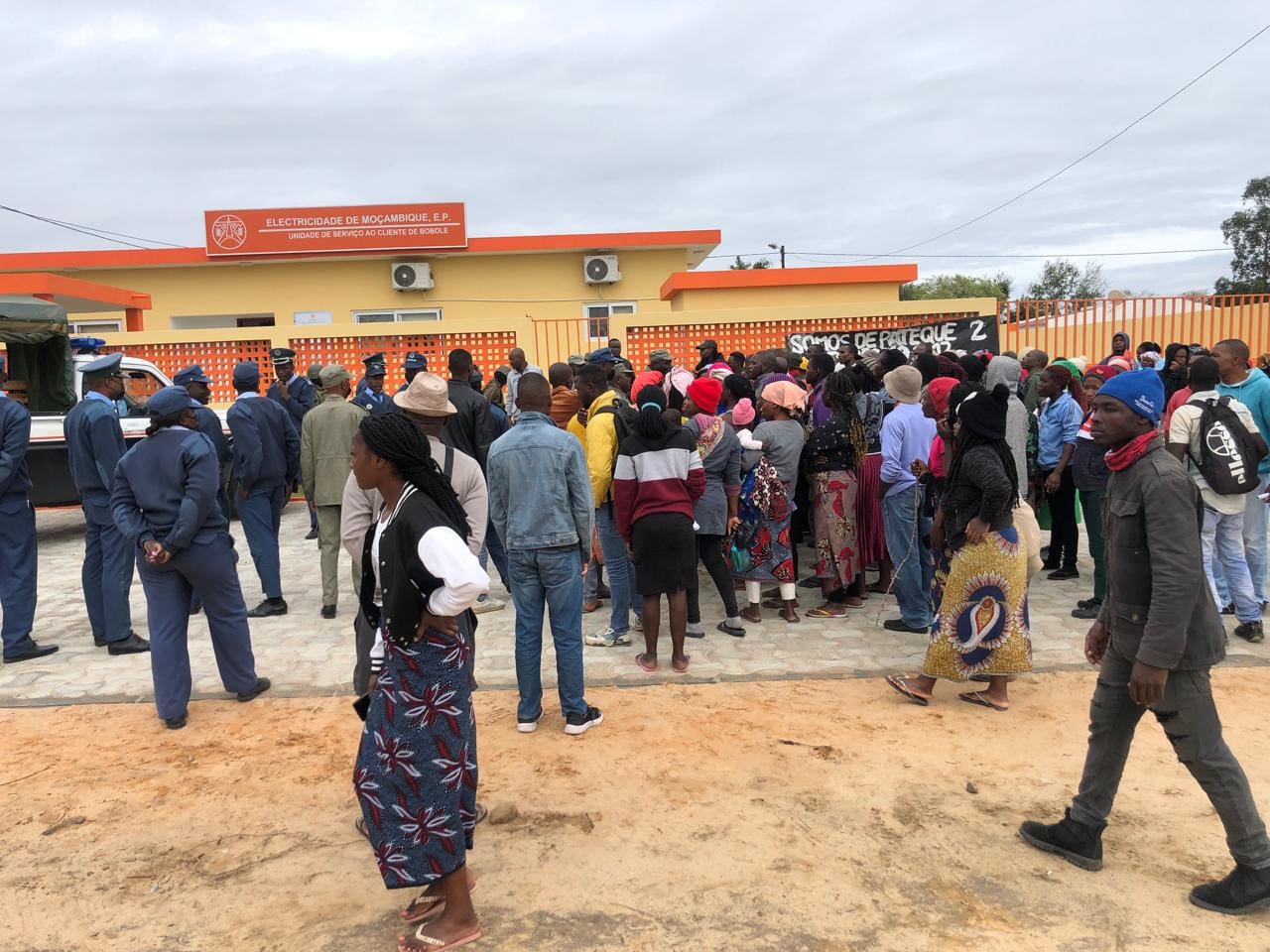 Moradores de Bobole e Maluana bloqueiam EN 1 e instalações da EDM