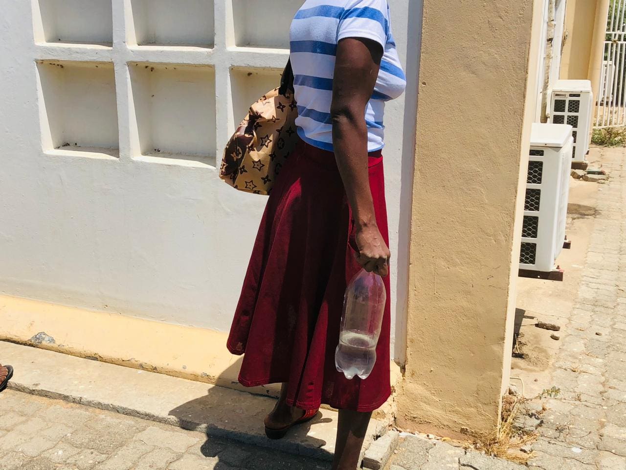 Mãe tenta vender seus dois filhos em Tete Mãe tenta vender seus dois filhos em Tete