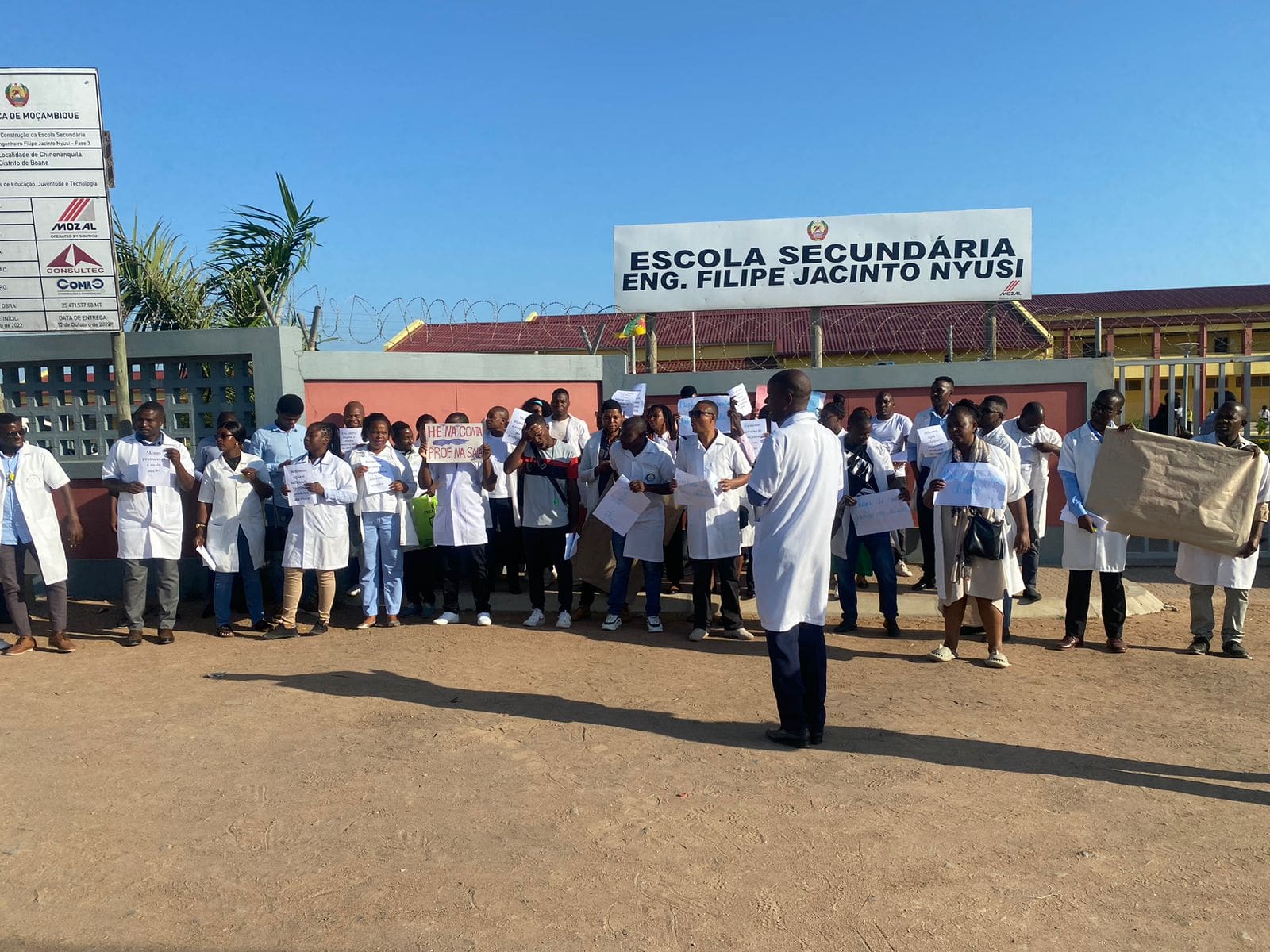 Horas extras: Comprometidos exames da décima e décima segunda classes Horas extras: Comprometidos exames da décima e décima segunda classes