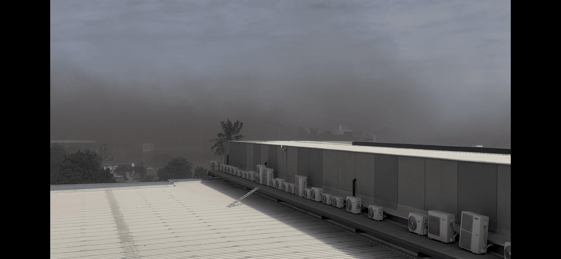 Maputo: Grande nuvem de pó de carvão mineral cobre zonas do Alto Maé, Chamaculo e Baixa Maputo: Grande nuvem de pó de carvão mineral cobre zonas do Alto Maé, Chamaculo e Baixa