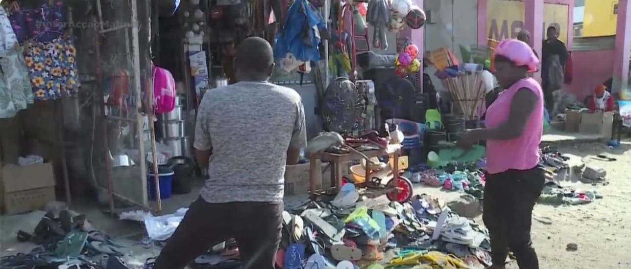Município da Matola considera o comércio informal nos passeios um risco à saúde pública e vai introduzir nova postura municipal Município da Matola considera o comércio informal nos passeios um risco à saúde pública e vai introduzir nova postura municipal