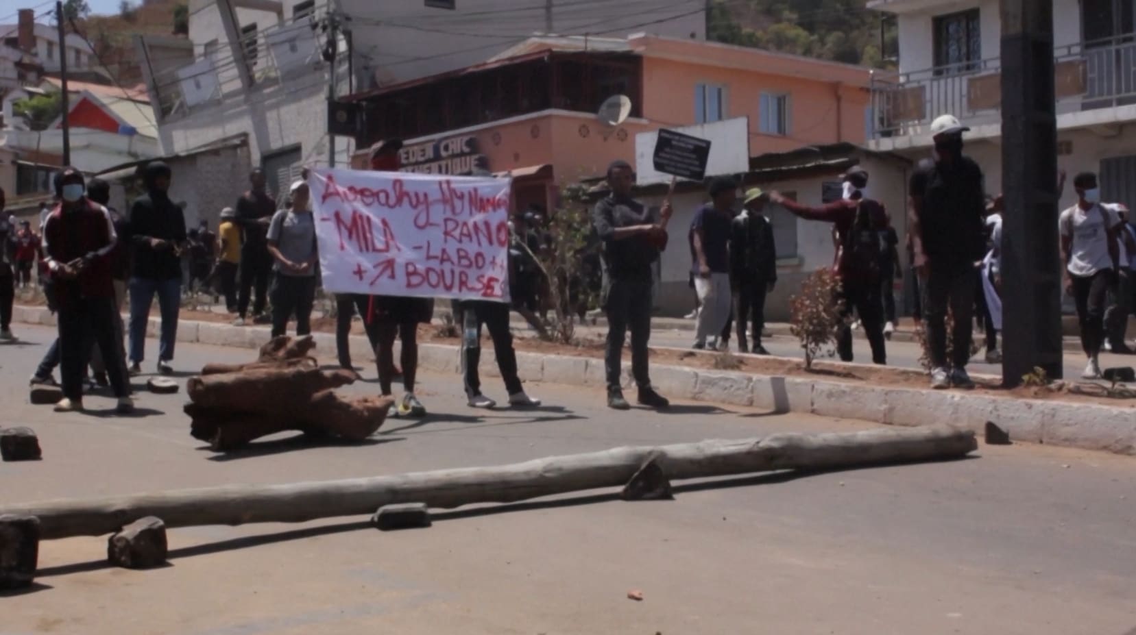 Presidente de Madagascar dissolve governo após protestos por cortes de água e energia