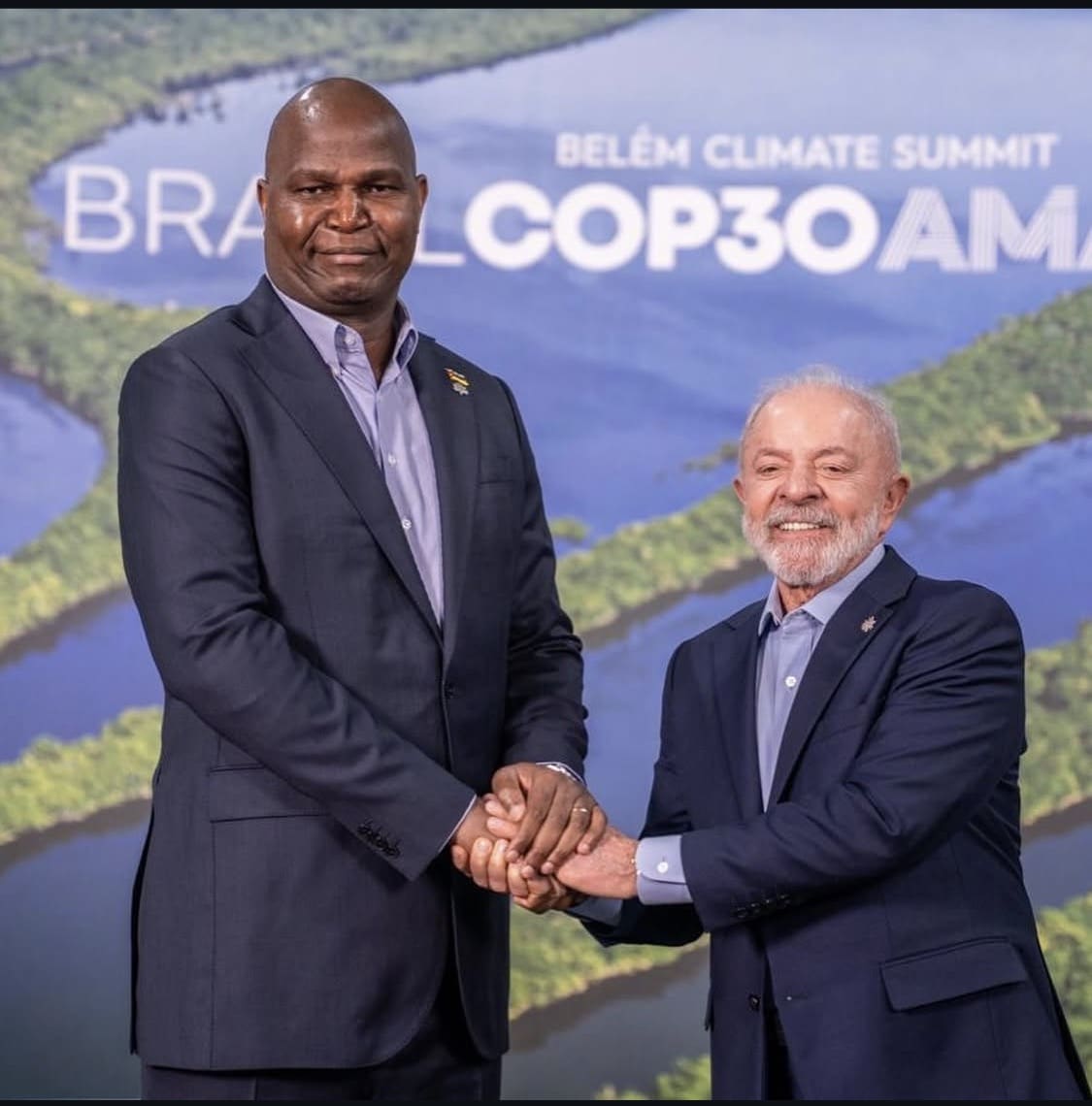 Encontro na COP30: Diferença de altura entre Presidente Chapo e Lula gera comentários no Brasil Encontro na COP30: Diferença de altura entre Presidente Chapo e Lula gera comentários no Brasil