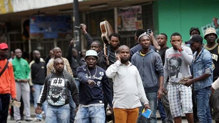 Polícia Sul-Africana em Durban Expulsa Alegadamente Imigrantes Ilegrais; Moçambicanos Afetados Polícia Sul-Africana em Durban Expulsa Alegadamente Imigrantes Ilegrais; Moçambicanos Afetados