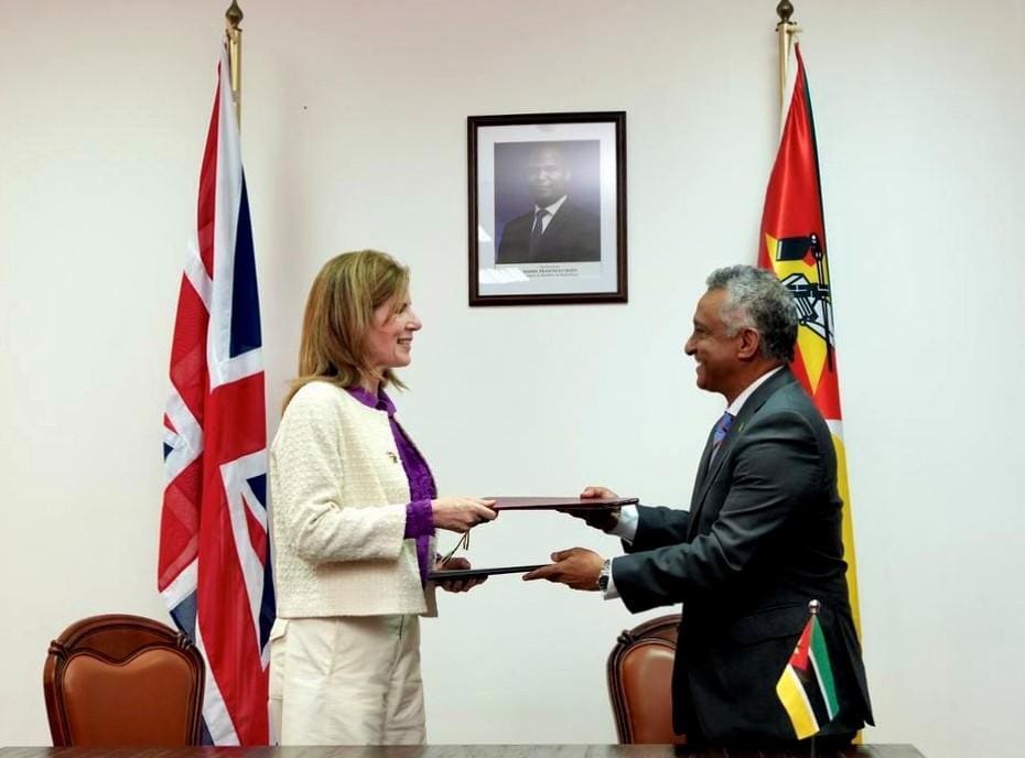 MOÇAMBIQUE E REINO UNIDO ASSINAM PACTO DE INVESTIMENTO DE 3 MIL MILHÕES DE DÓLARES MOÇAMBIQUE E REINO UNIDO ASSINAM PACTO DE INVESTIMENTO DE 3 MIL MILHÕES DE DÓLARES