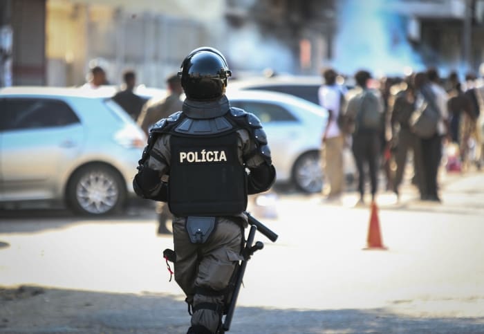 MEMBRO DA POLÍCIA DETIDO NA BEIRA POR SUSPEITA DE CRIME DE AGIOTAGEM