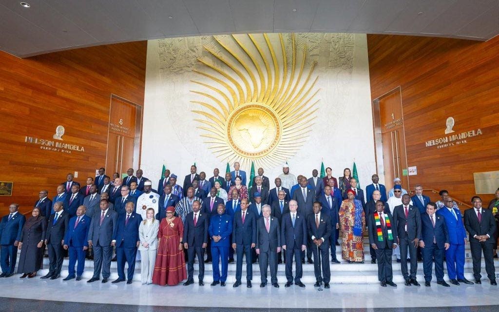 UNIÃO AFRICANA ADOPTA RESOLUÇÃO QUE DESCREVE A ESCRAVIDÃO E A COLONIZAÇÃO COMO CRIMES CONTRA A HUMANIDADE UNIÃO AFRICANA ADOPTA RESOLUÇÃO QUE DESCREVE A ESCRAVIDÃO E A COLONIZAÇÃO COMO CRIMES CONTRA A HUMANIDADE