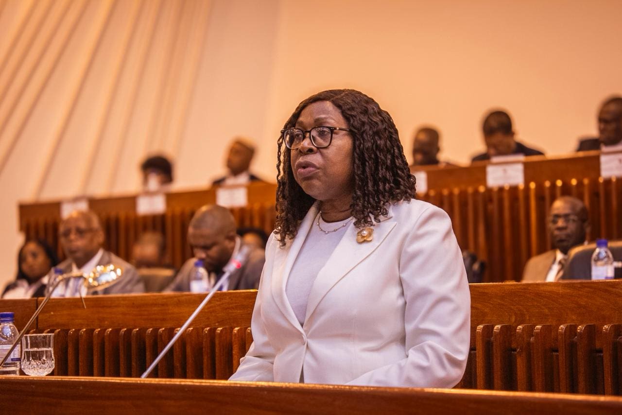 A PRIMEIRA-MINISTRA ANUNCIA RETOMA ECONÓMICA E NOVOS PLANOS DE RECONSTRUÇÃO NA ASSEMBLEIA DA REPÚBLICA