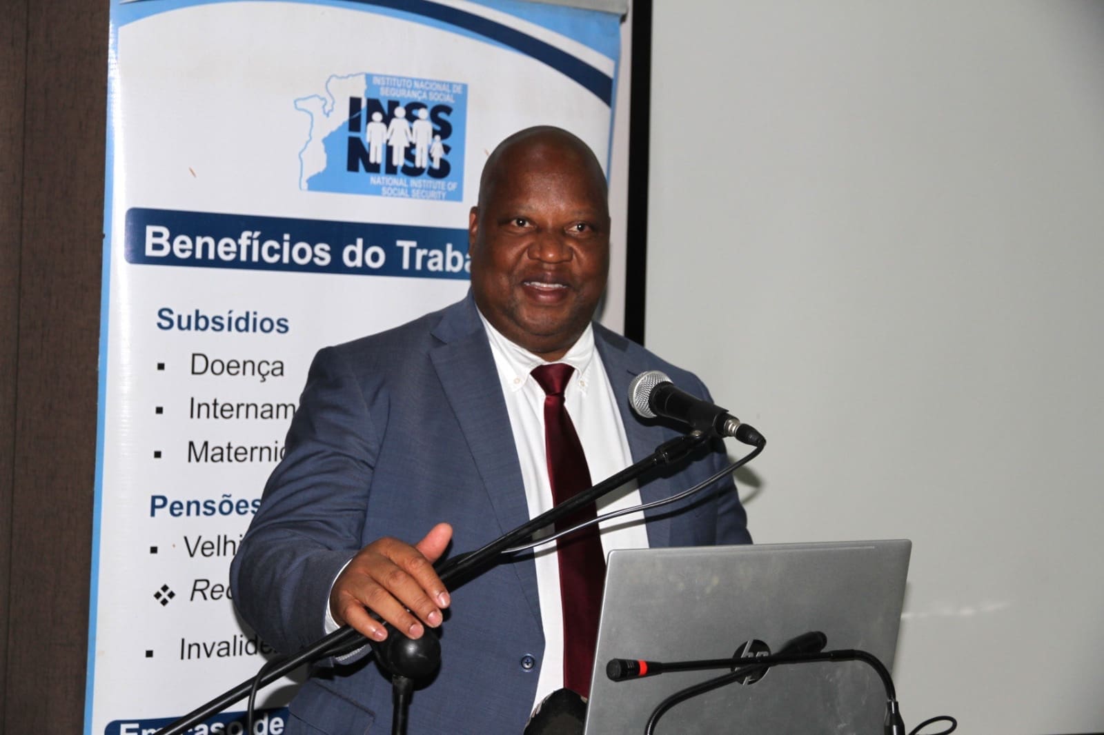 ÚLTIMA HORA: DIRECTOR GERAL DO INSS, DOIS FUNCIONÁRIOS E MAIS UM EMPRESÁRIO DETIDOS POR MANIPULAÇÃO DE CONCURSOS PÚBLICOS PARA DESVIO DE FUNDOS ÚLTIMA HORA: DIRECTOR GERAL DO INSS, DOIS FUNCIONÁRIOS E MAIS UM EMPRESÁRIO DETIDOS POR MANIPULAÇÃO DE CONCURSOS PÚBLICOS PARA DESVIO DE FUNDOS