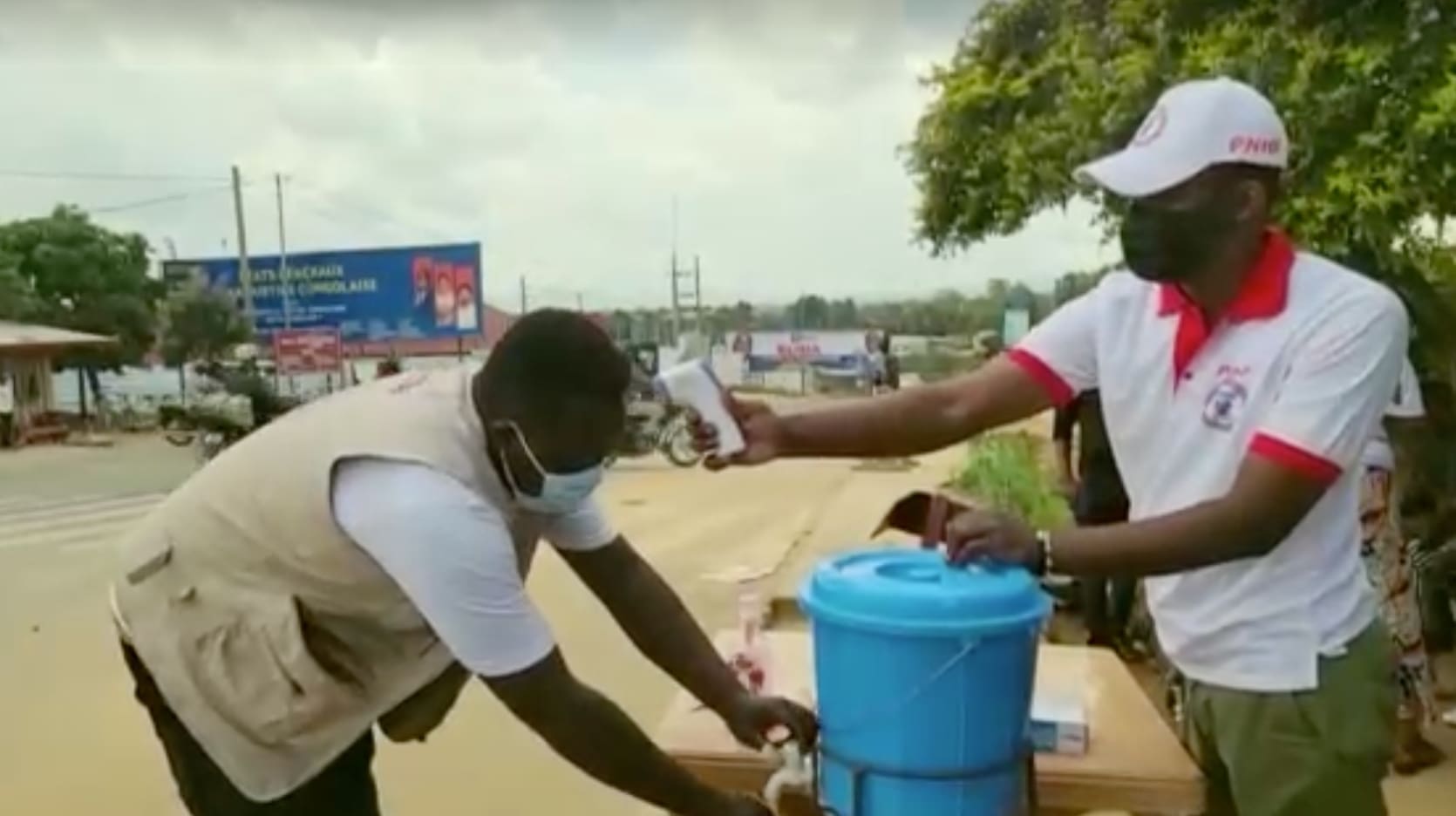 Congo reforça postos de controlo e triagem de saúde para conter surto de Ébola 