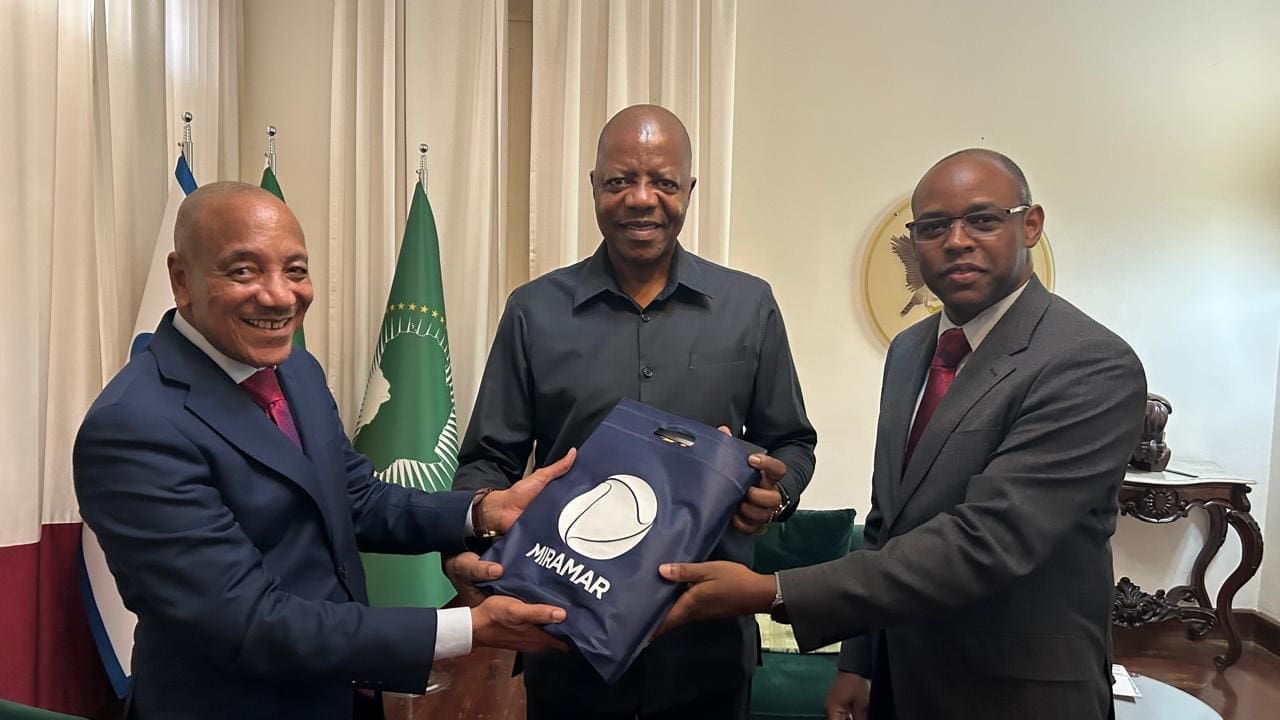 Miramar em sinal aberto: Primeiro-Ministro São-Tomense recebe a cúpula da TV Miramar Miramar em sinal aberto: Primeiro-Ministro São-Tomense recebe a cúpula da TV Miramar