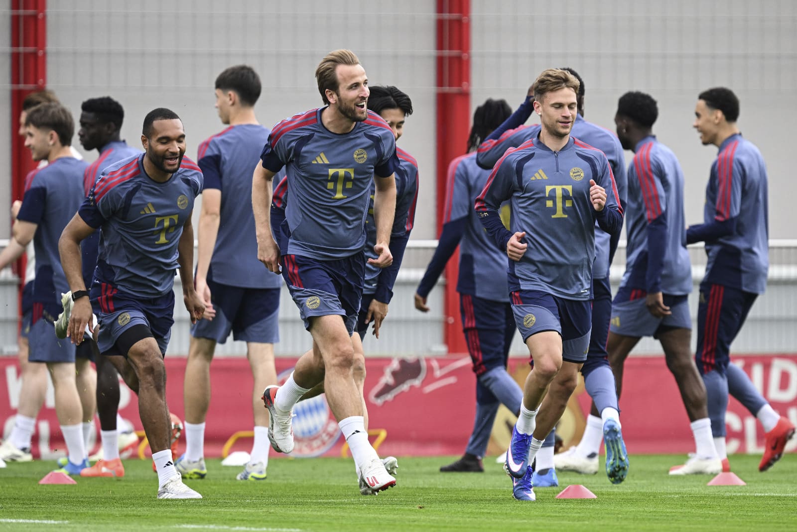 NOITE DE DECISÃO NA ALLIANZ ARENA: PSG TENTA SEGURAR BAYERN RUMO À FINAL DA “CHAMPIONS”